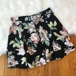 ❤️SALE!! Lush skirt sz med textured floral print